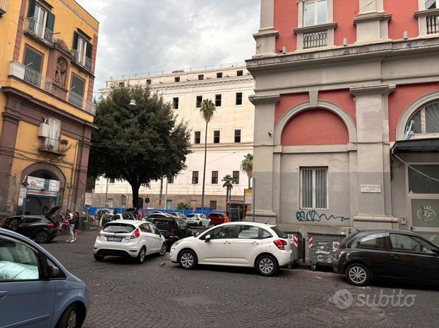 Ad. Piazza Carlo III -