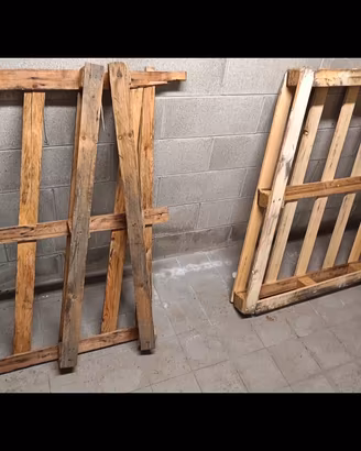  2 bancali in legno