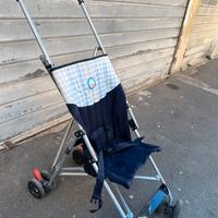 Passeggino a ombrello ben tenuto