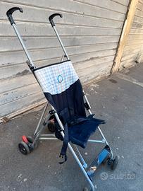 Passeggino a ombrello ben tenuto