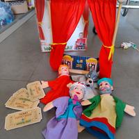 Teatrino in legno e marionette