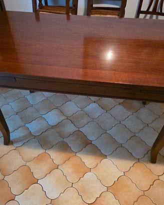 tavolo in legno allungabile con 4 sedie