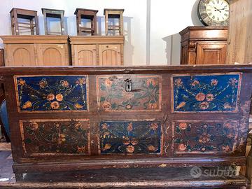 Baule d’epoca dipinto a mano