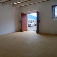 Magazzino fronte lago 60mq