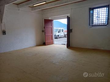 Magazzino fronte lago 60mq