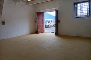 Magazzino fronte lago 60mq