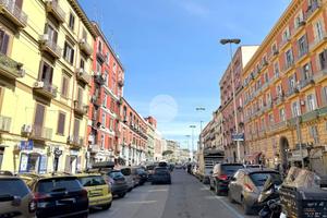 MONOLOCALE A NAPOLI