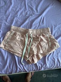 Pantaloncini rosa a vita bassa