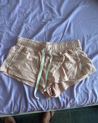 Pantaloncini rosa a vita bassa