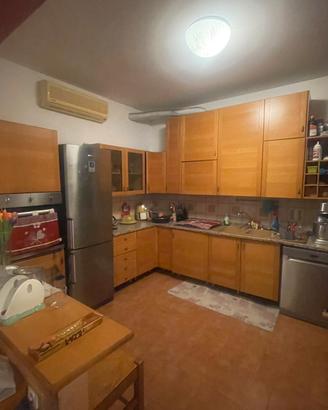Cucina angolare in legno massiccio