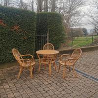 tavolo e 3 sedie in bamboo