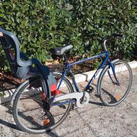 Bicicletta con seggiolino bambino 
