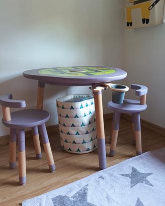 Tavolino Stokke Mutable+due sedie+accessori 