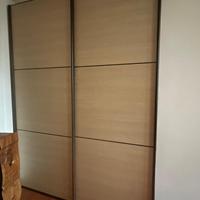 Armadio a 2 Ante Scorrevoli – Effetto Legno Chiaro