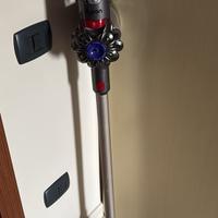 Dyson V8