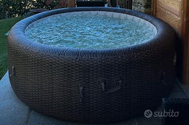 Piscina idromassaggio wifi