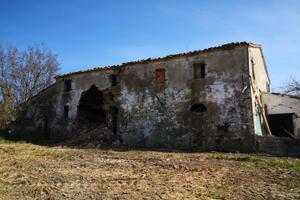 Rustico / Casale di 292 m² con più di 5 locali a T