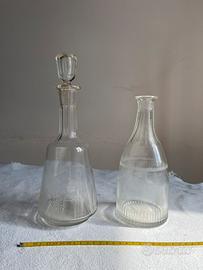 Coppia di bottiglie antiche in vetro decorato