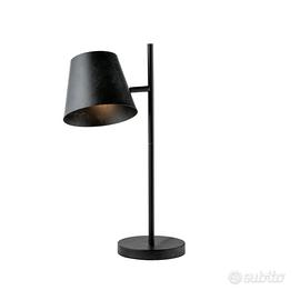Lampada da tavolo in metallo nero