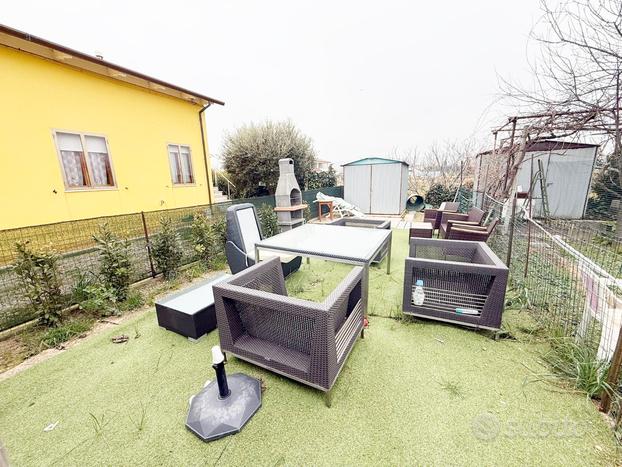 Appartamento con giardino e garage vicino al mare