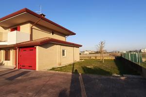 LATISANA Bifamiliare senza arredamento