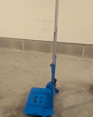 Carrello porta zaino a tre ruote