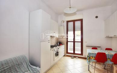 BILOCALE CON BALCONE IN ZONA SERVITA