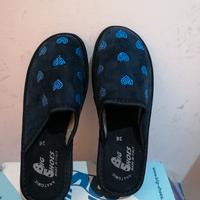 Pantofole blu con cuoricini n. 36 