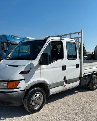 Iveco Daily 35C15 doppia cabina con cassone