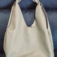 Ampia borsa tracolla celeste in pelle