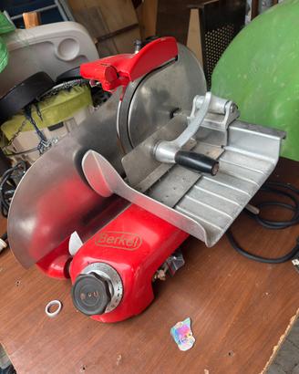 Affettatrice Berkel Vintage Rossa, Base in Marmo