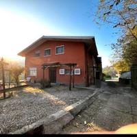 Casa su due piani con garage