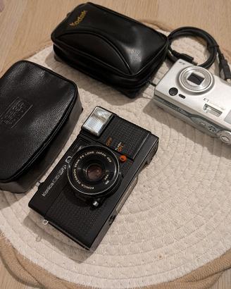 macchina fotografica più una in omaggio vintage