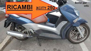 XCITY 250 YAMAHA RICAMBI CARENA SCUDO ANTERIORE BL