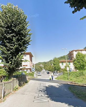 Quadrilocale con tre balconi a Firenze