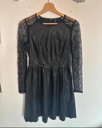 Vestito pelle con maniche in pizzo