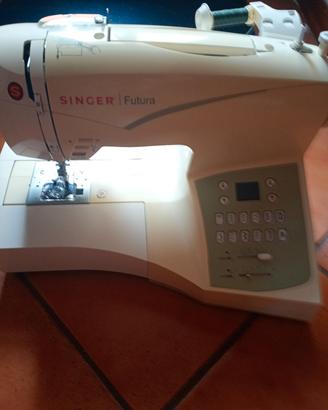 macchina elettronica da cucito marca Singer futura