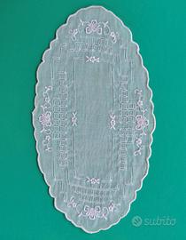 Centrino Ovale Ricamato a Mano 24x13 cm. Lino