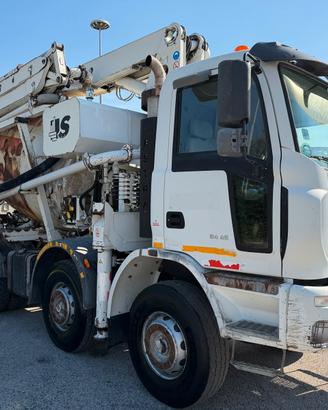 ASTRA HD8 84.45 con betonpompa Sermac 28m
