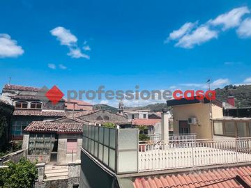 Pressi Piazza Municipio - 3 vani con mansarda