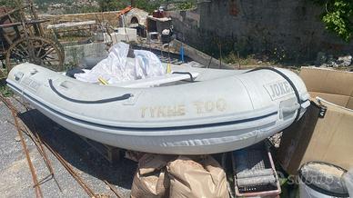 Gommone con chiglia in vetro resina