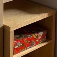 comodino legno chiaro ikea con ruote