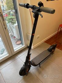 Monopattino elettrico con accessori