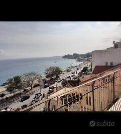 Trilocale fronte mare - Zona Paradiso/Annunziata