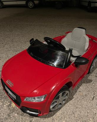 Macchina elettrica per bambini AUDI raidocomandata
