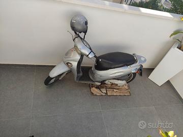 Kymco 125 people