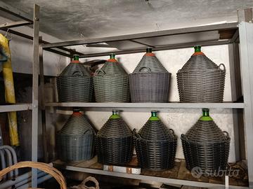 Damigiane in vetro con plastica rigida
