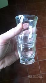 Bottiglia e bicchierini wisky