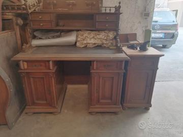 Scrivania antica