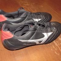 scarpe da calcio o da rugby
